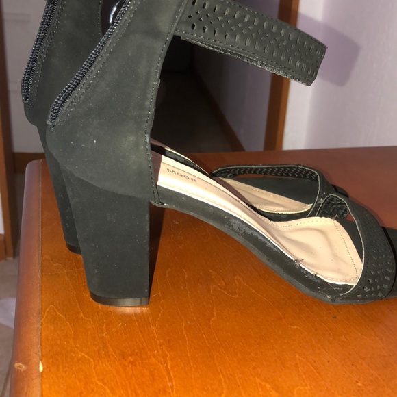 Heels - Picture 3 of 5